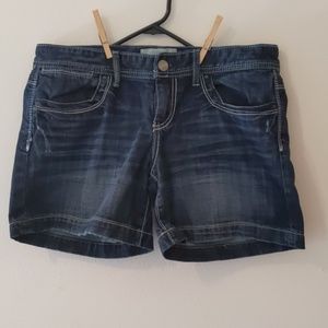 Short's sized 9/10